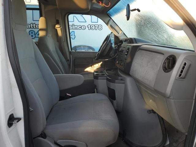 2009 Ford Econoline E350 Super Duty Cutaway Van