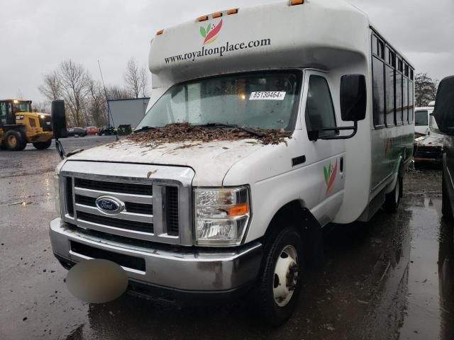 2016 Ford Econoline E350 Super Duty Cutaway Van