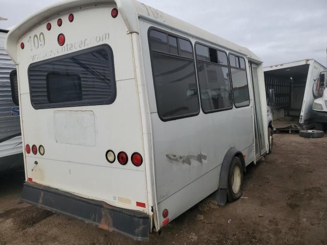 2013 Ford Econoline E350 Super Duty Cutaway Van