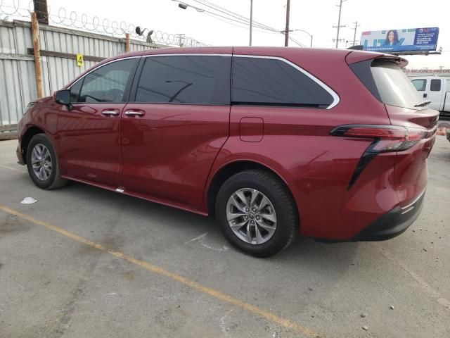 2022 Toyota Sienna XLE