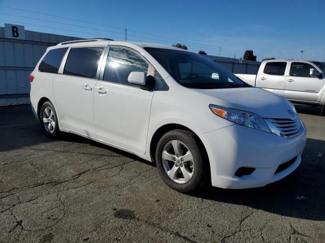 2017 Toyota Sienna LE