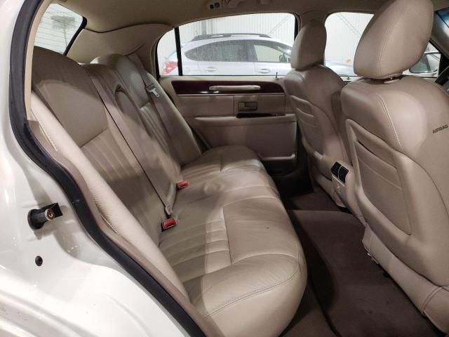 2005 Lincoln Town Car Signature