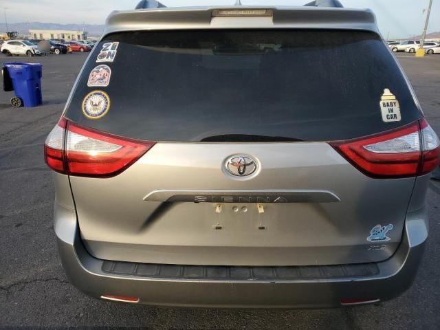 2018 Toyota Sienna XLE