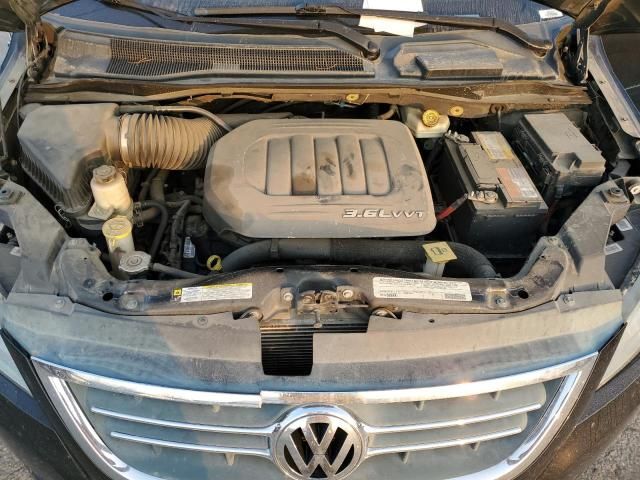 2012 Volkswagen Routan SE