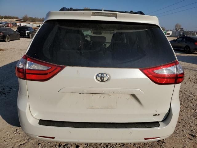 2018 Toyota Sienna XLE