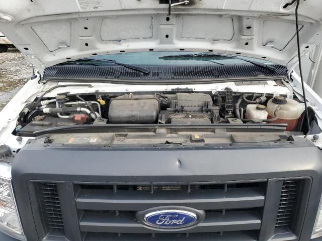 2021 Ford Econoline E350 Super Duty Cutaway Van