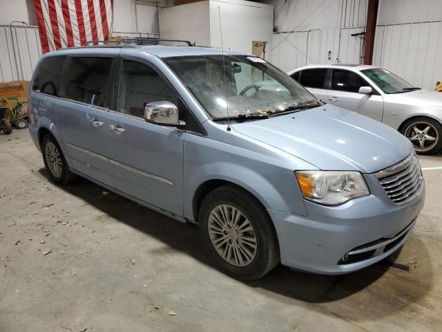 2013 Chrysler Town & Country Touring L