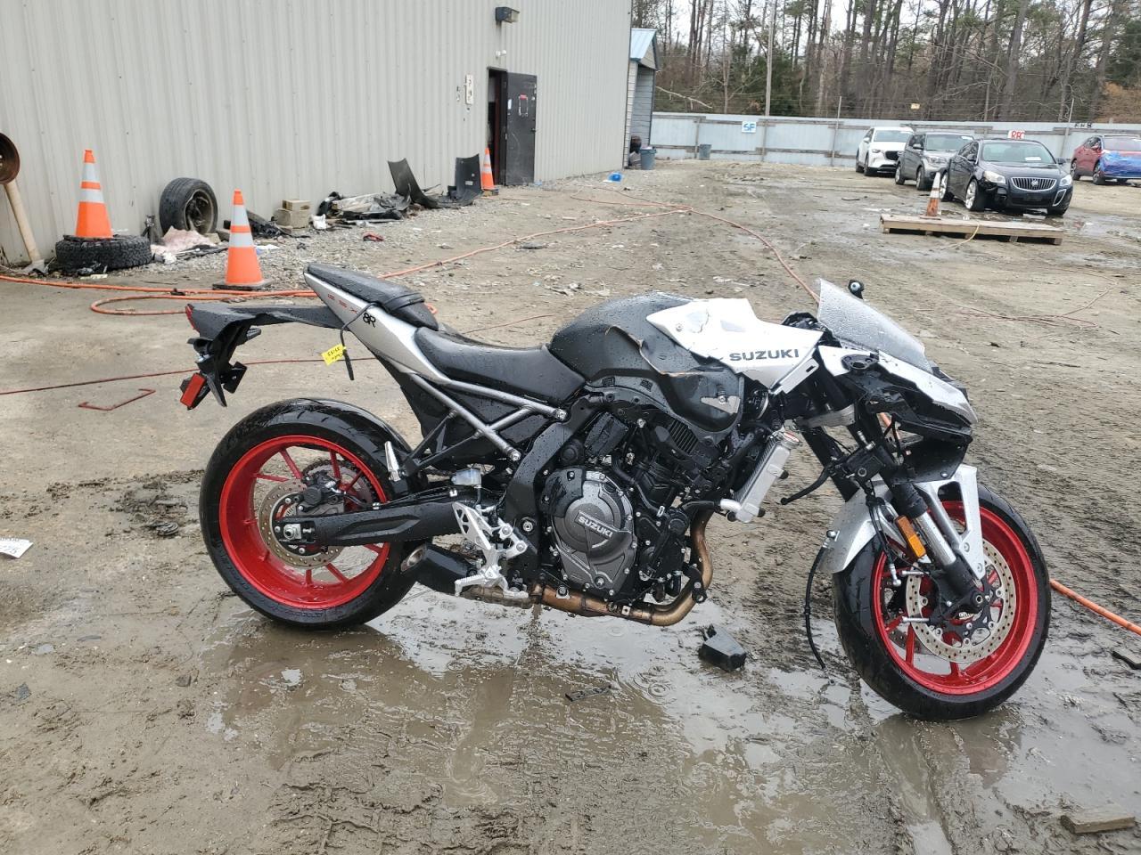 2024 Suzuki GSX800 F