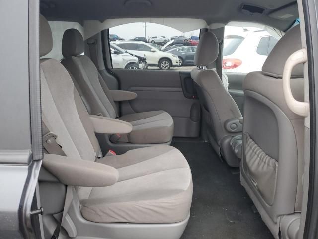 2012 KIA Sedona LX