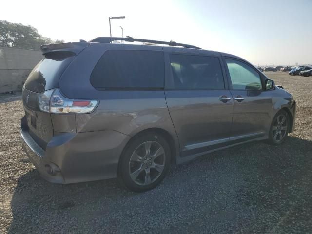 2019 Toyota Sienna SE