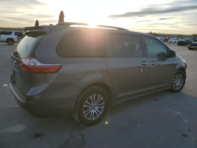 2018 Toyota Sienna XLE