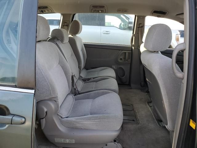 2004 Toyota Sienna CE