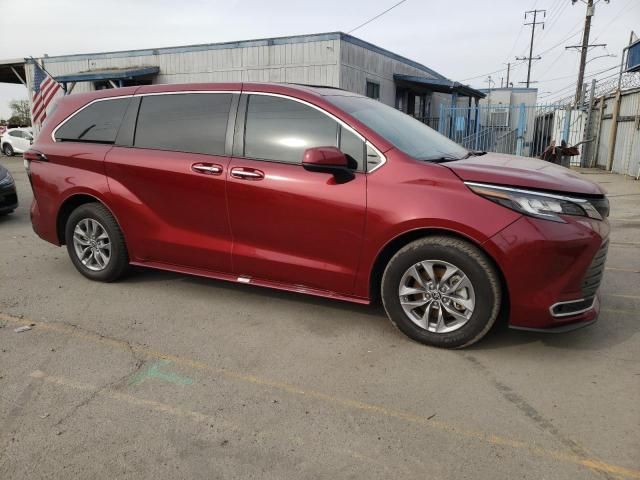 2022 Toyota Sienna XLE