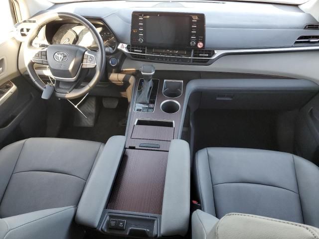 2024 Toyota Sienna XLE