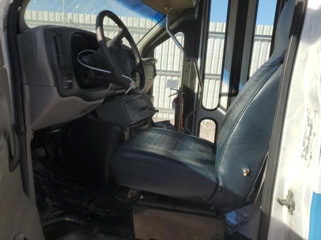 2001 Chevrolet Express Cutaway G3500