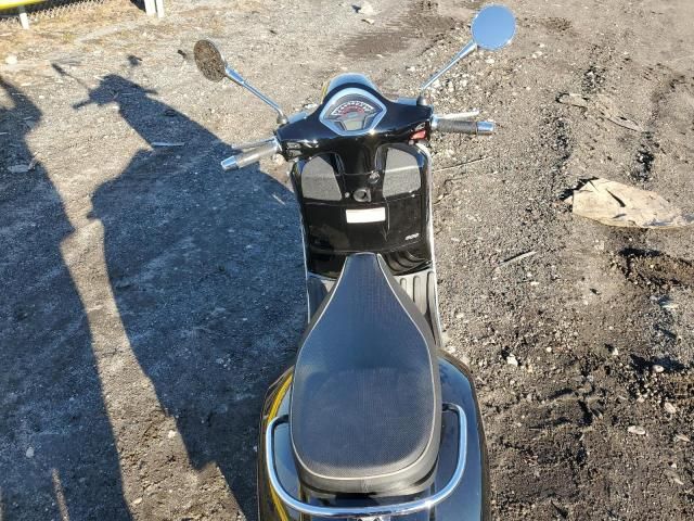 2022 Vespa GTS 300