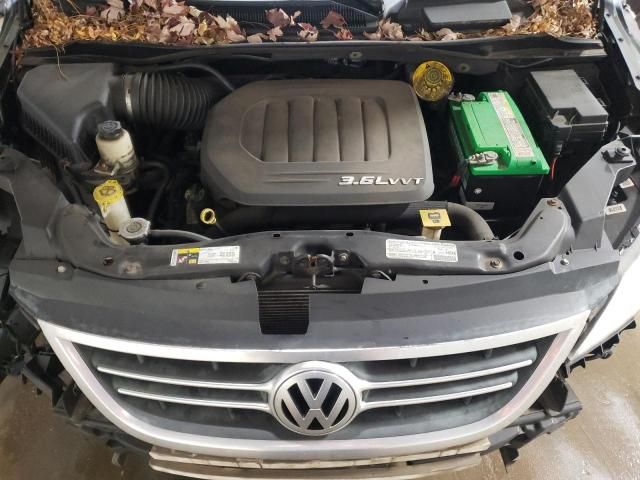 2013 Volkswagen Routan SE