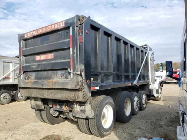 2016 Kenworth Construction T880