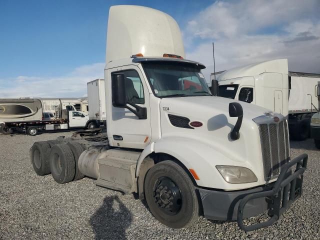 2017 Peterbilt 579