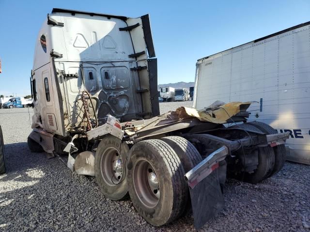 2021 Freightliner Cascadia 126