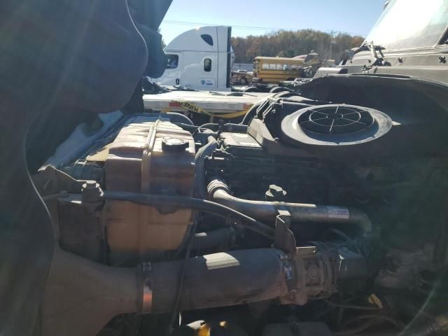 2015 Freightliner Cascadia 125