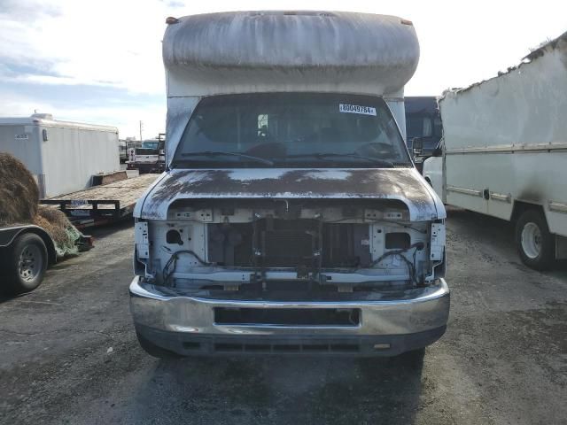 2010 Ford Econoline E350 Super Duty Cutaway Van