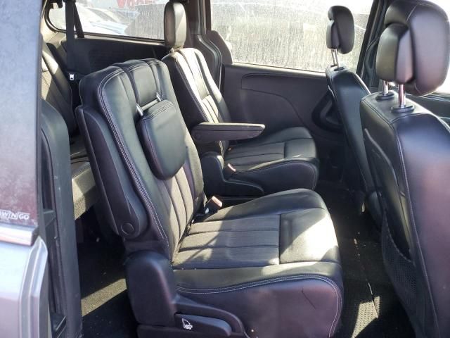 2014 Chrysler Town & Country S