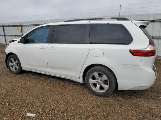 2017 Toyota Sienna LE