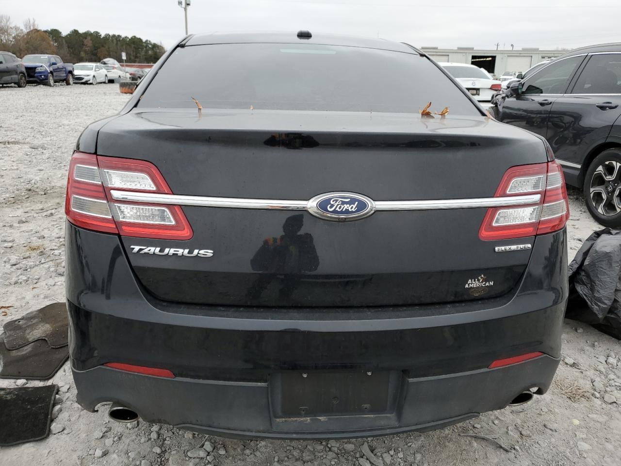 2018 Ford Taurus se
