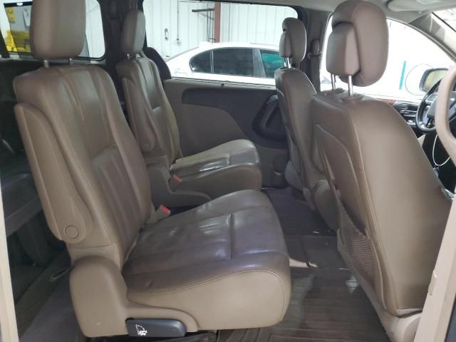 2013 Chrysler Town & Country Touring L