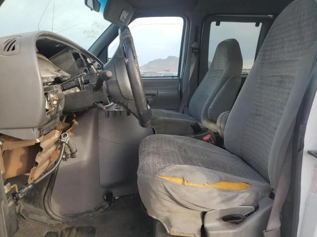 2000 Ford Econoline E350 Super Duty Wagon