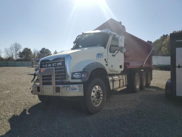 2017 Mack 700 GU700