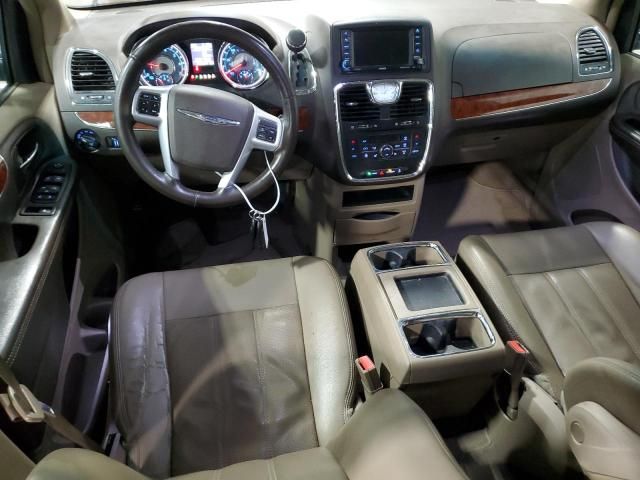 2014 Chrysler Town & Country Touring L