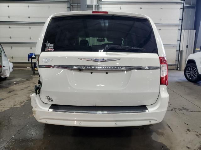 2013 Chrysler Town & Country Touring L