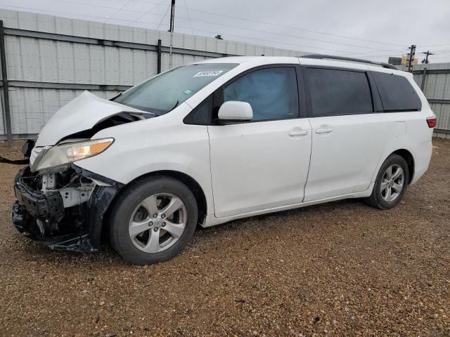 2017 Toyota Sienna LE