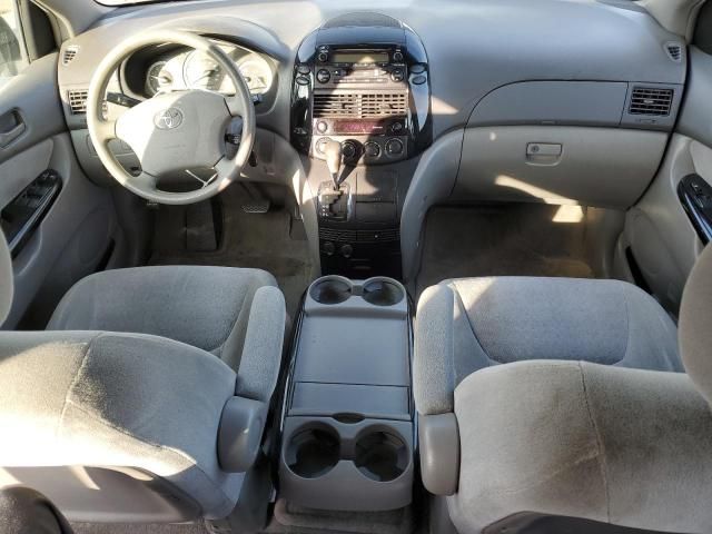 2004 Toyota Sienna CE