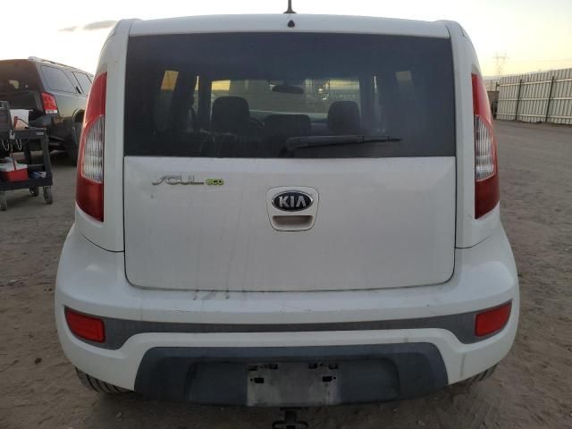 2013 KIA Soul +