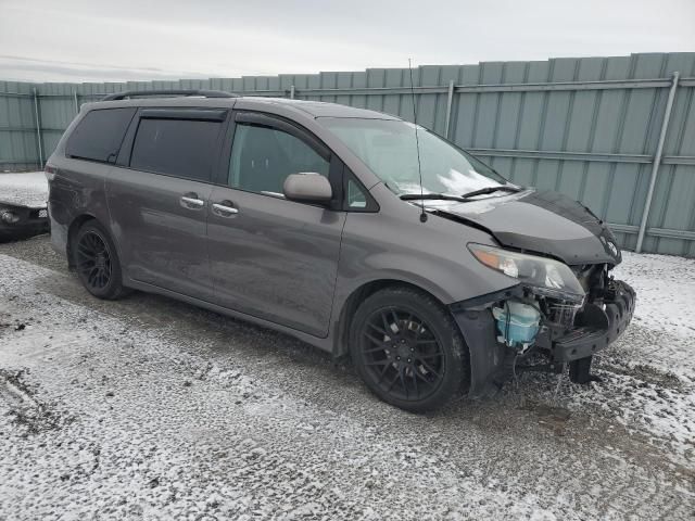 2013 Toyota Sienna Sport