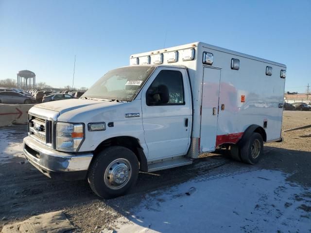 2018 Ford Econoline E350 Super Duty Cutaway Van