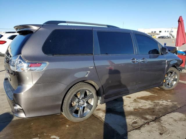 2015 Toyota Sienna Sport