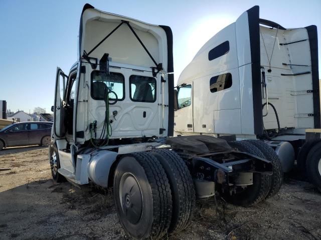 2020 Freightliner Cascadia 113