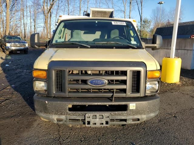 2011 Ford Econoline E450 Super Duty Cutaway Van