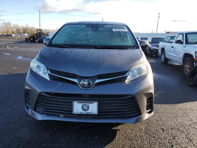 2018 Toyota Sienna LE