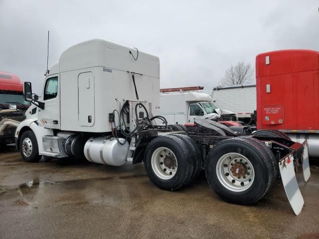 2017 Peterbilt 579