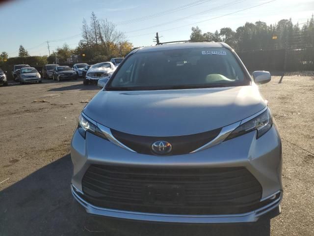 2022 Toyota Sienna XLE