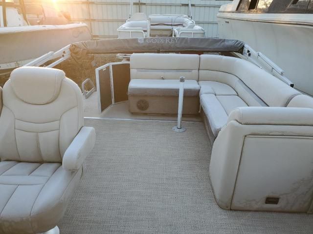 2019 Sweetwater Pontoon