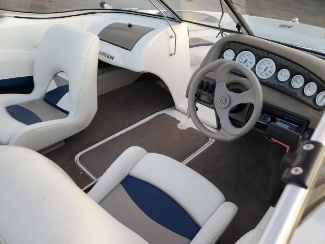 2001 Glastron Boat