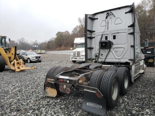 2013 Freightliner Cascadia 125