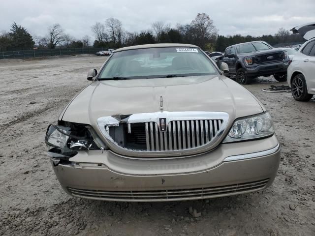 2003 Lincoln Town Car Signature