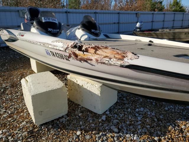 2004 Triton Boat